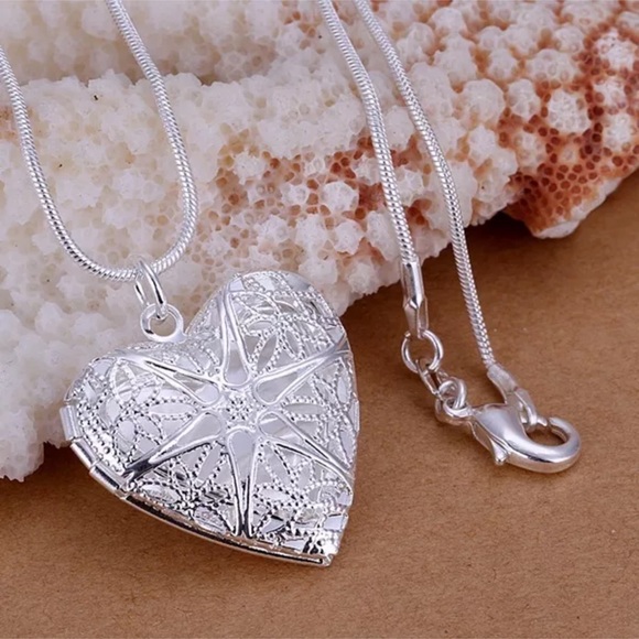 Jewelry - 925 silver heart necklace